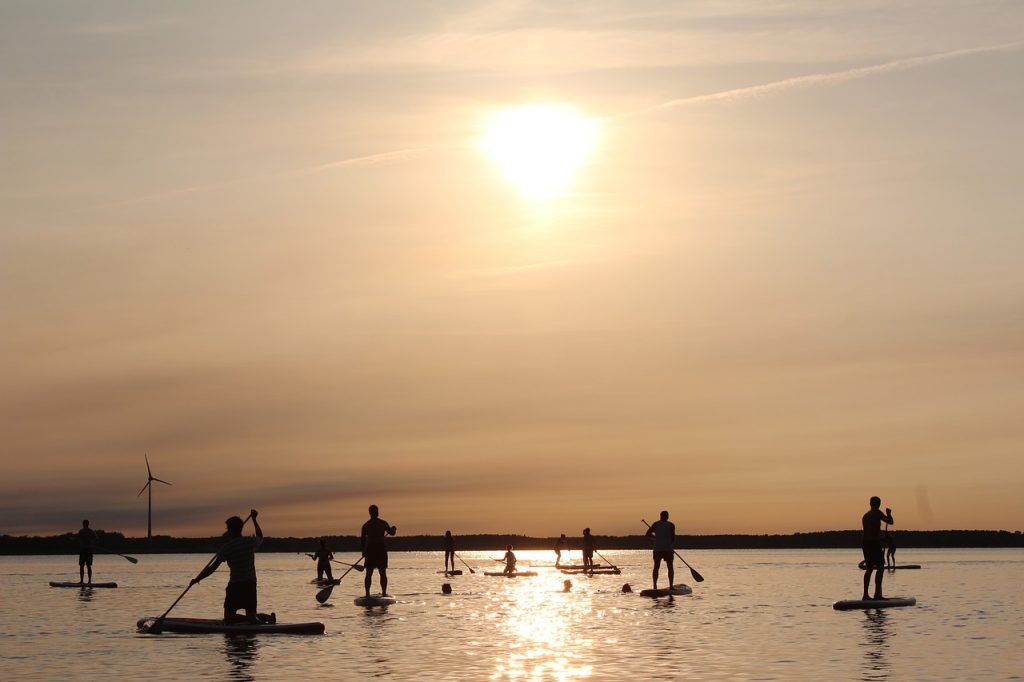 Comment choisir les bons accessoires de stand up paddle?